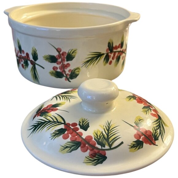 Wendover Lane Double-Handled Lidded Stoneware Baking Dish Holly 8" x 4" - Picture 9 of 16